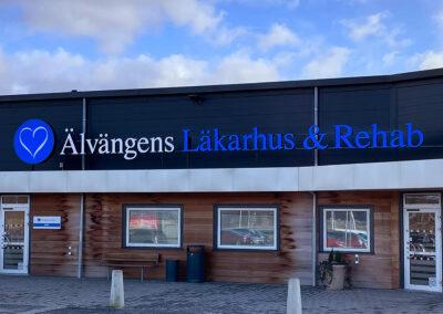 Flaggskylt vid läkarhus